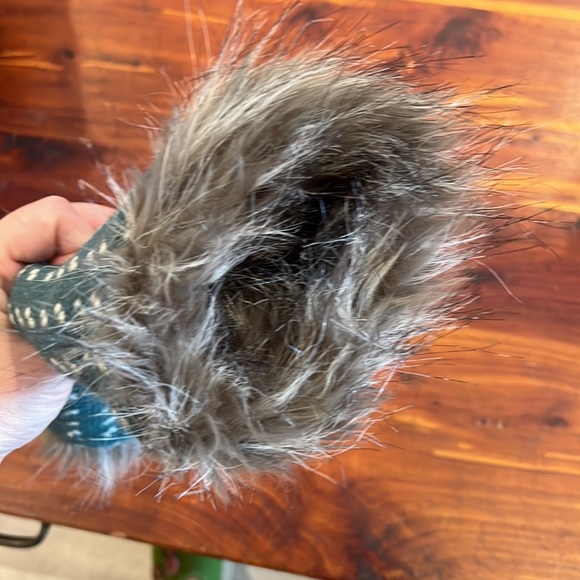 Girls’ Bespoke Hat and Hand Warmer, real fur - Picture 7 of 8